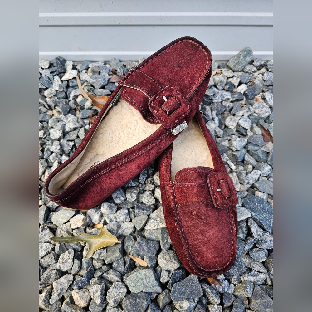 Ugg Suede Slip-On Loafers Sheepskin Lining Buckle Accent Maroon Size 7.5-8